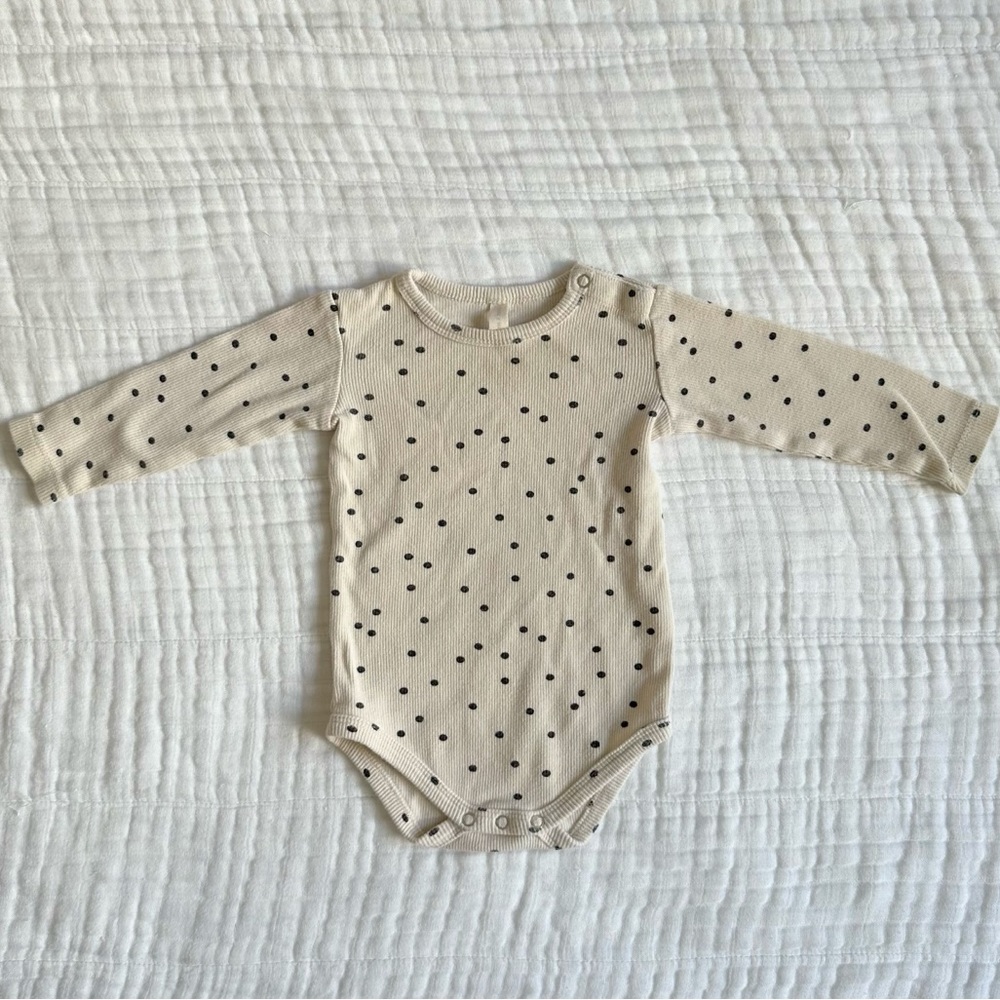 Quincy Mae Organic Cotton Ribbed Bodysuit - 3-6M - Ivory with Black Dots